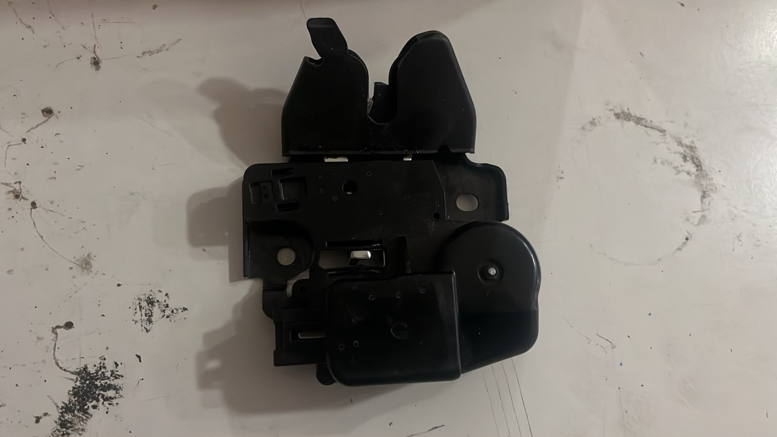 CHAPA CAPOT NISSAN VERSA 1