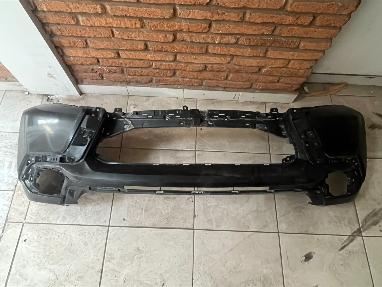 PARACHOQUE MITSUBISHI MONTERO 1