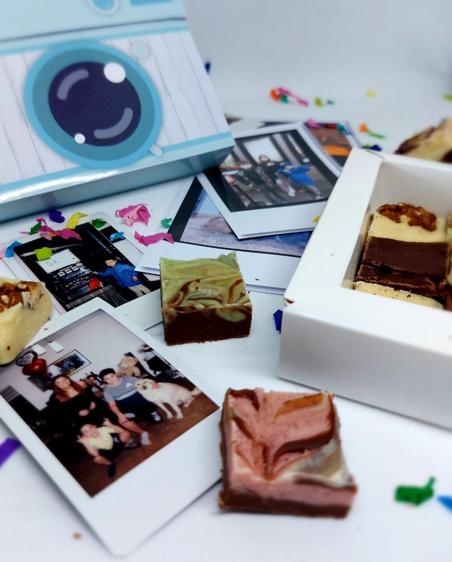 PACK Caja Chocolates + Cámara de fotos 3