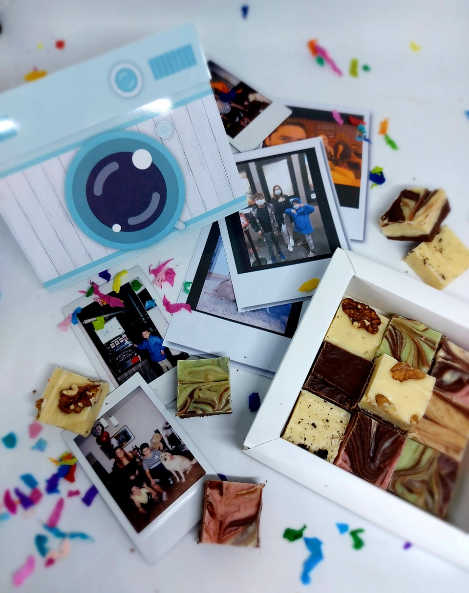 PACK Caja Chocolates + Cámara de fotos 4