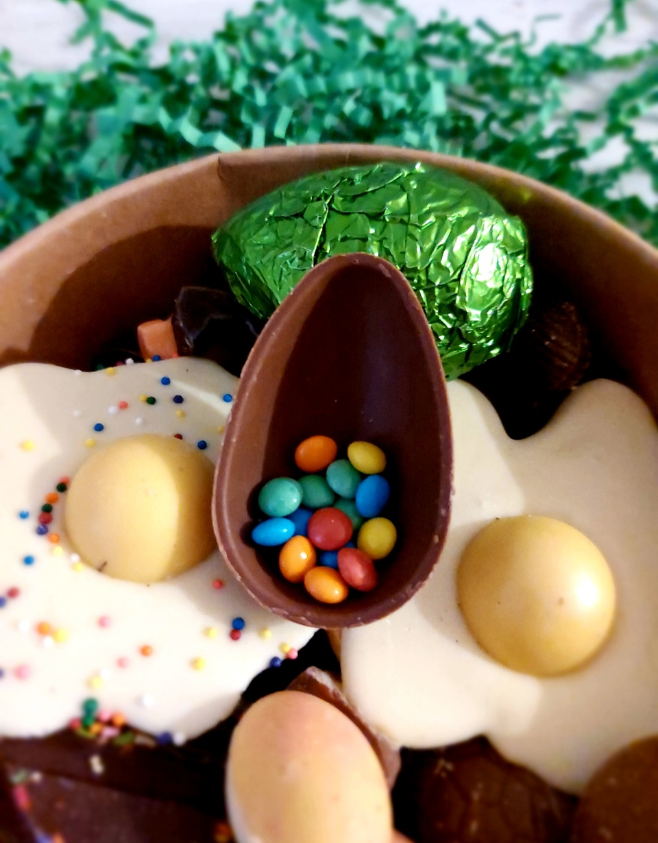 Huevos kinder relleno de chubis 2