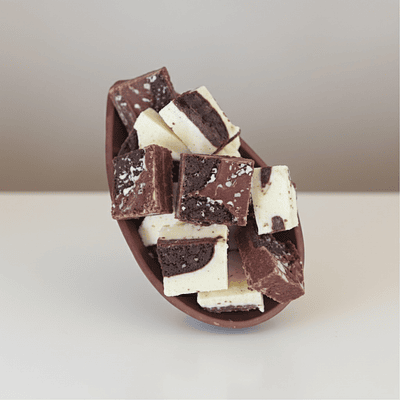 1/2 huevo relleno de chocolate oreo