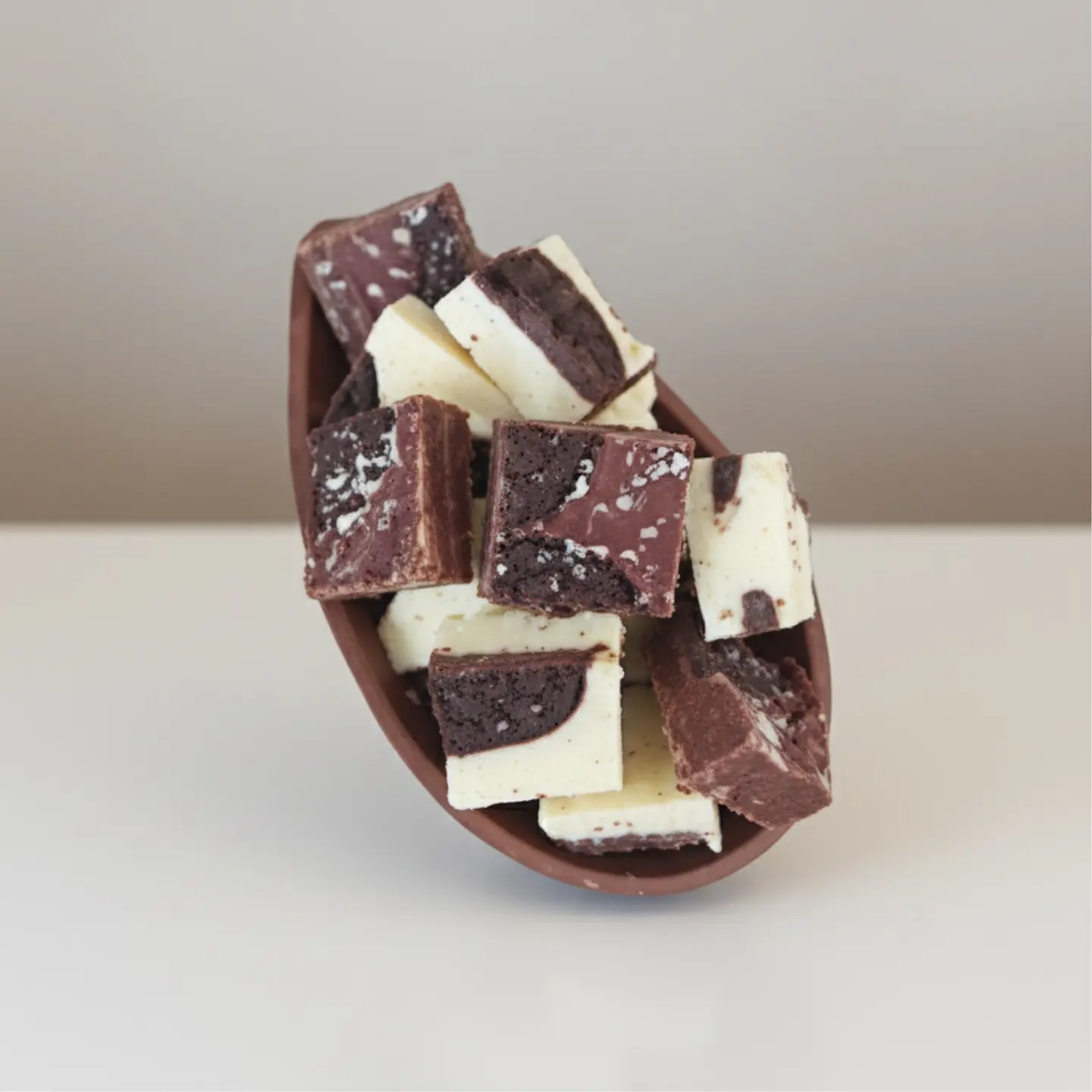 1/2 huevo relleno de chocolate oreo 1