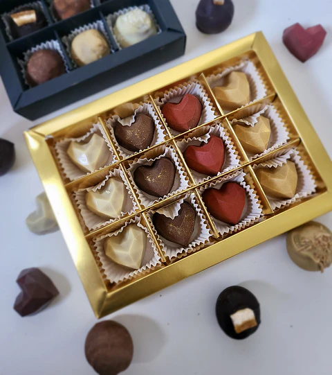 Los esenciales de Mamá -  Caja 12 bombones - PREVENTA EXCLUSIVA DIA DE LA MADRE