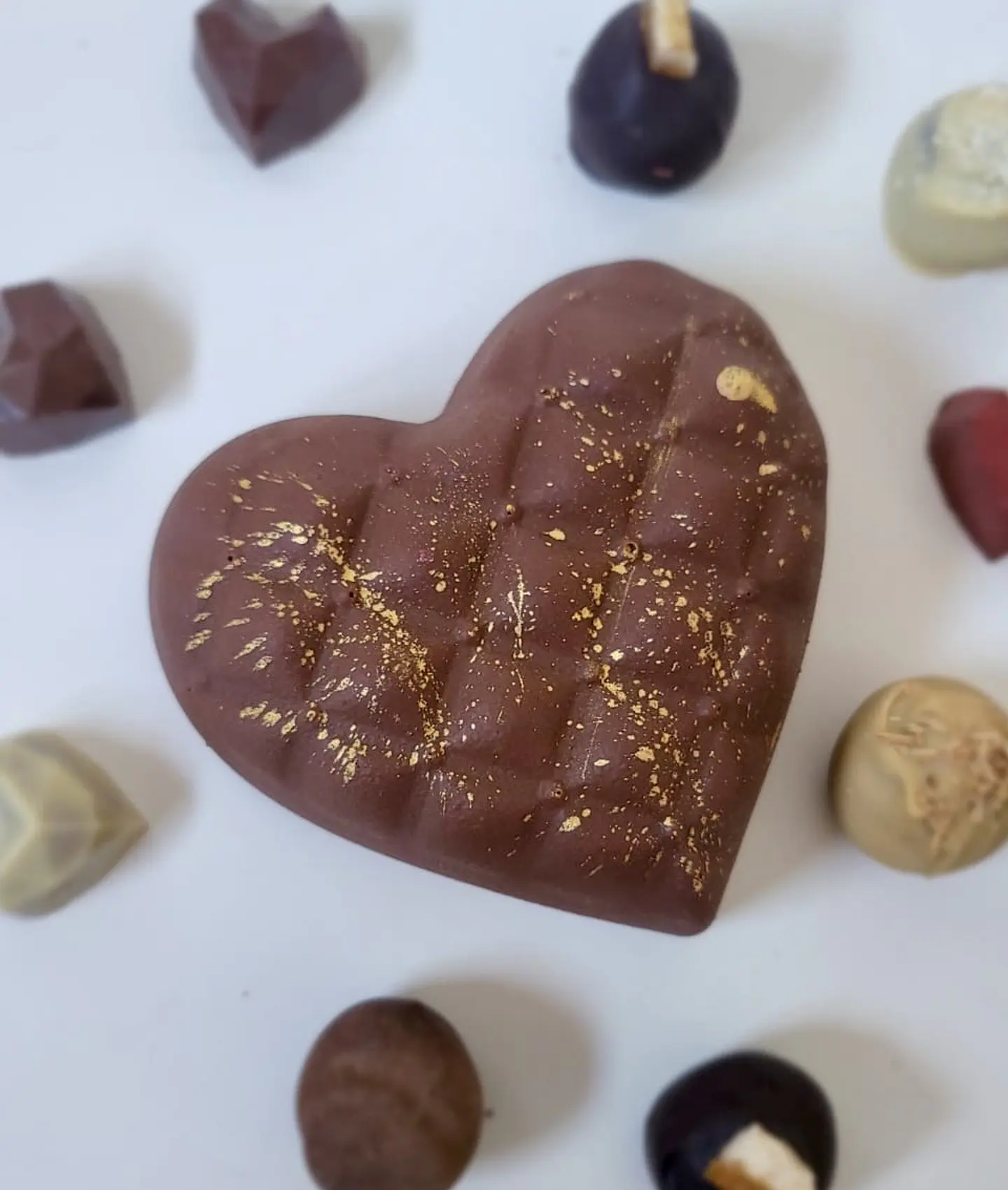 Fino y Elegante - Corazón con toques dorados  - PREVENTA EXCLUSIVA DIA DE LA MADRE 1