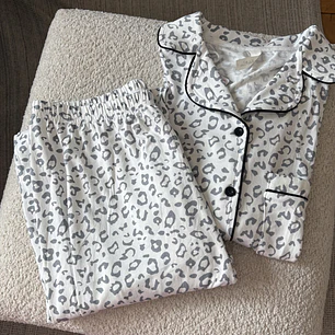 Pijama animal print gris 