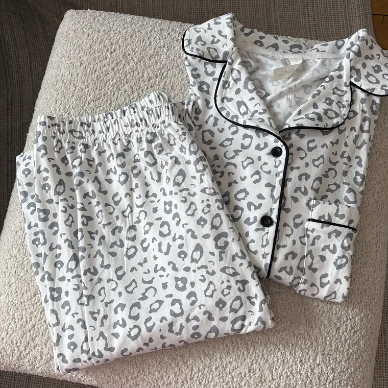 Pijama animal print gris  1