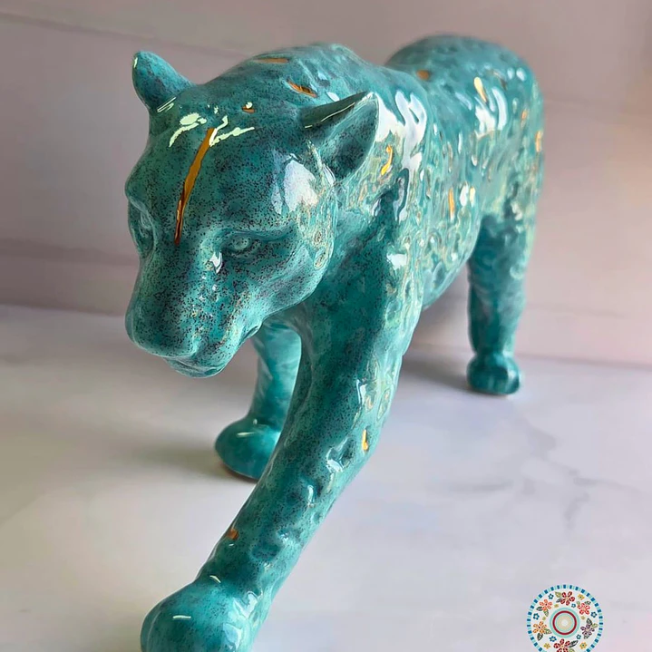 Jaguar turquesa con toques de oro 1