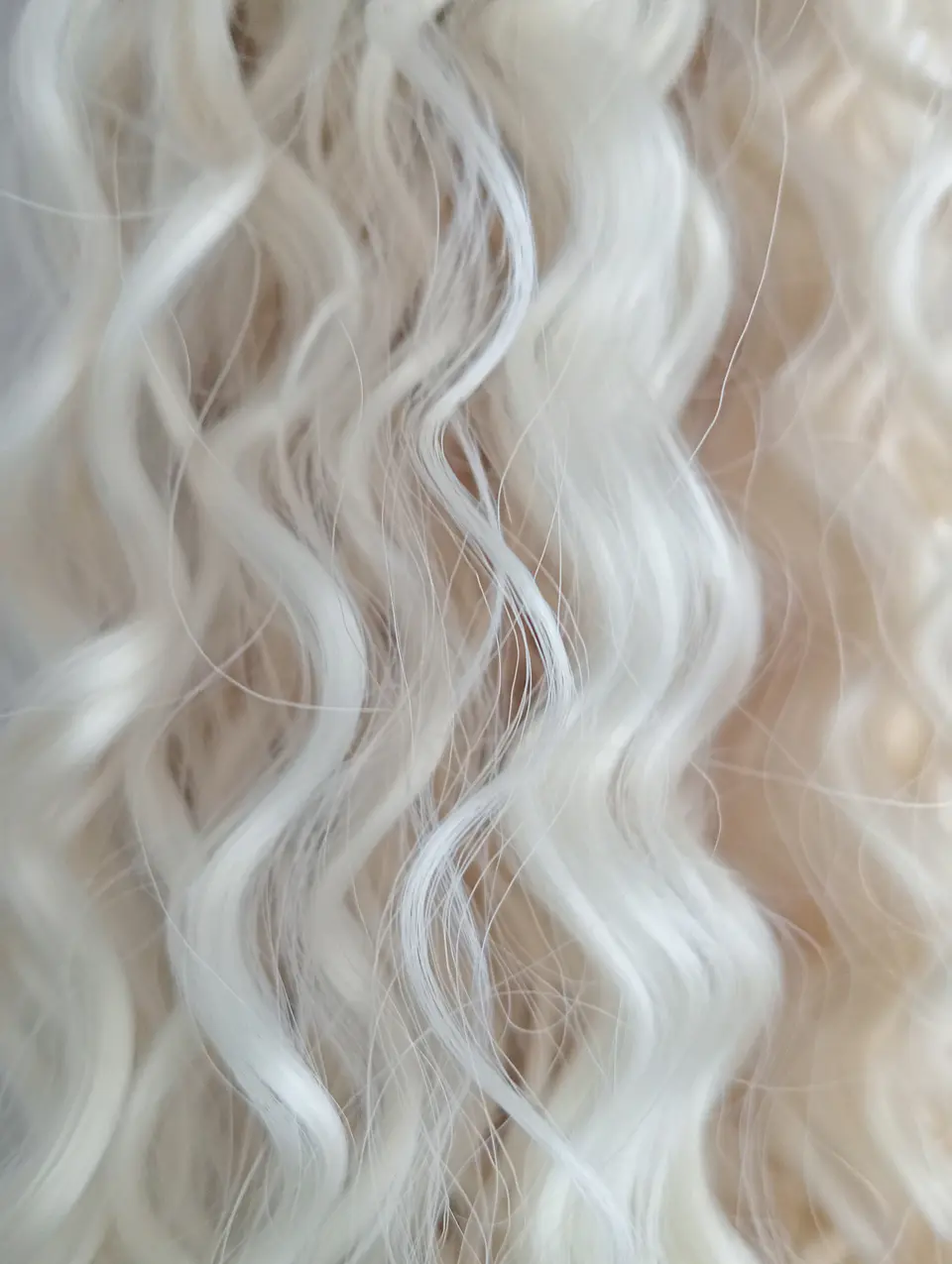 Cabelo de Fibra Premium Loiro Ondulado 613 — 300g 2