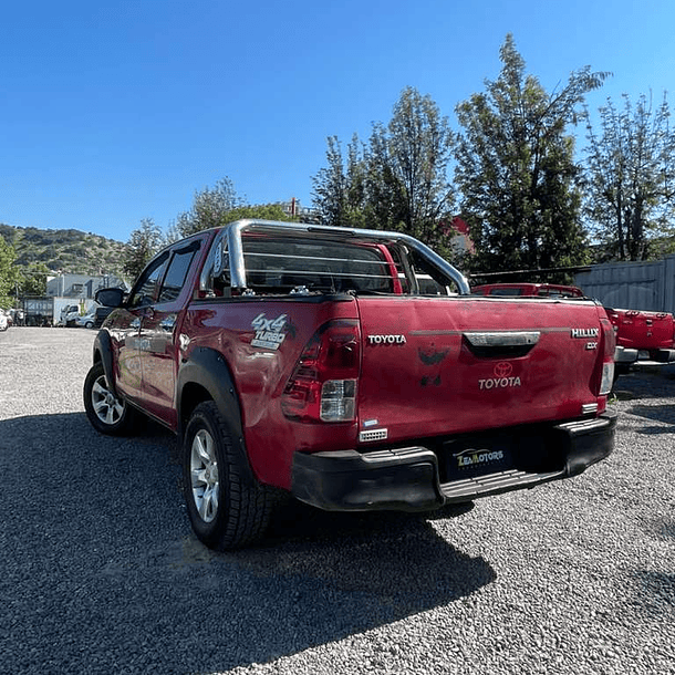 TOYOTA HILUX D CAB DX 4X4 2.4 2018 6