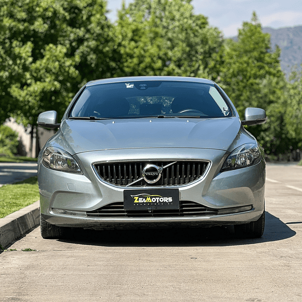 VOLVO V40 2.0 MT 2018 3