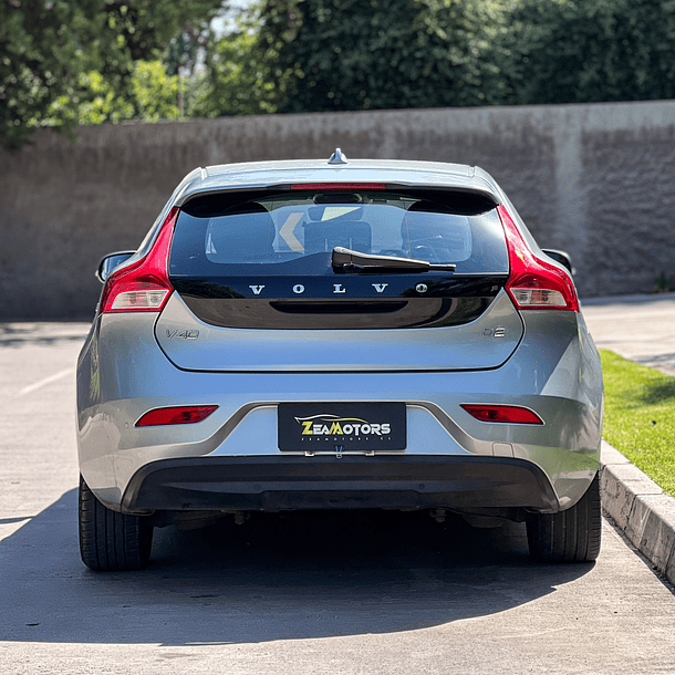 VOLVO V40 2.0 MT 2018 5