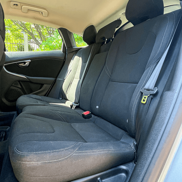 VOLVO V40 2.0 MT 2018 15