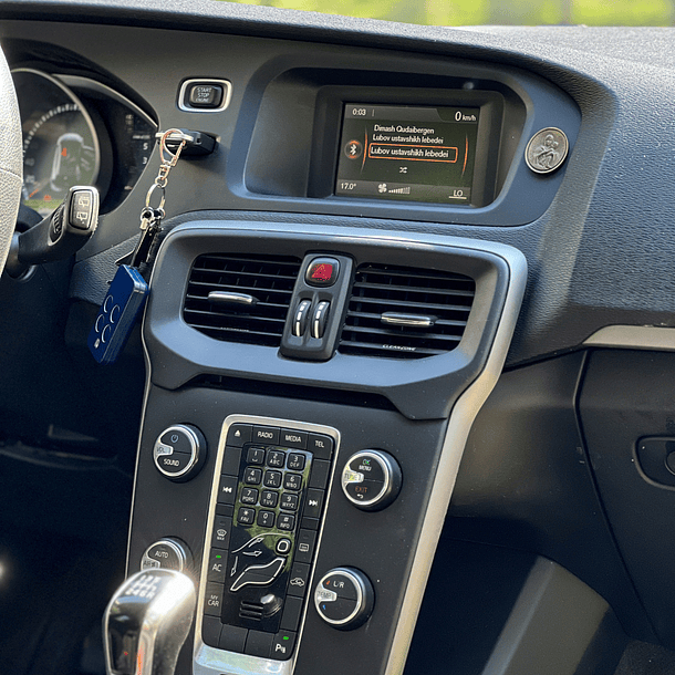 VOLVO V40 2.0 MT 2018 12