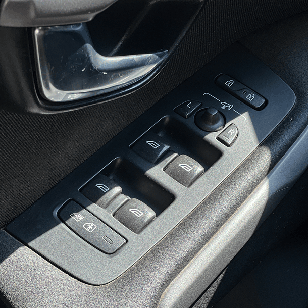 VOLVO V40 2.0 MT 2018 13