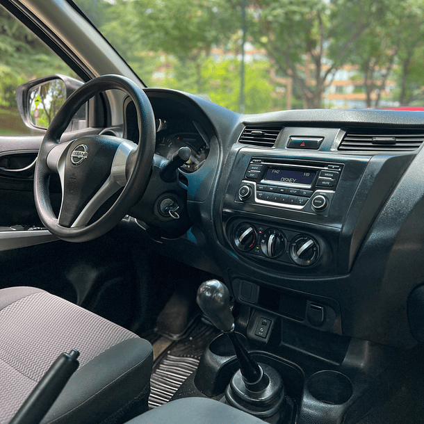 Nissan NP300 SC S 2.3D MT 2018 7