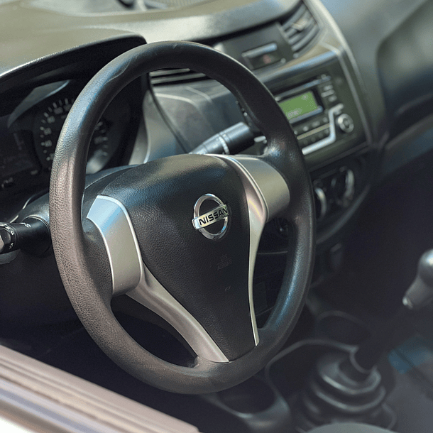 Nissan NP300 SC S 2.3D MT 2018 5