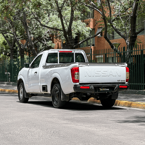 Nissan NP300 SC S 2.3D MT 2018 3