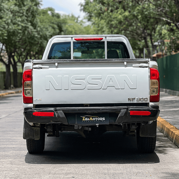 Nissan NP300 SC S 2.3D MT 2018 4