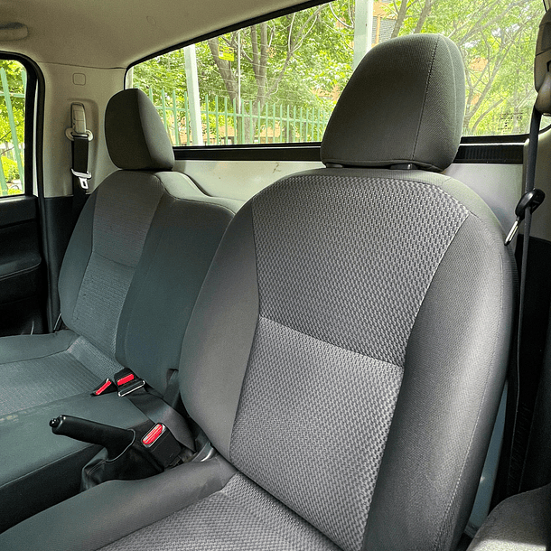 Nissan NP300 SC S 2.3D MT 2018 9