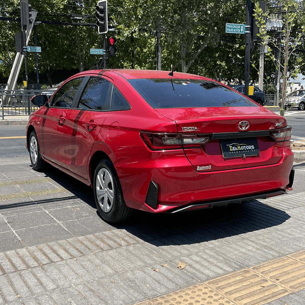 Toyota Yaris SD 1.5 2024 4