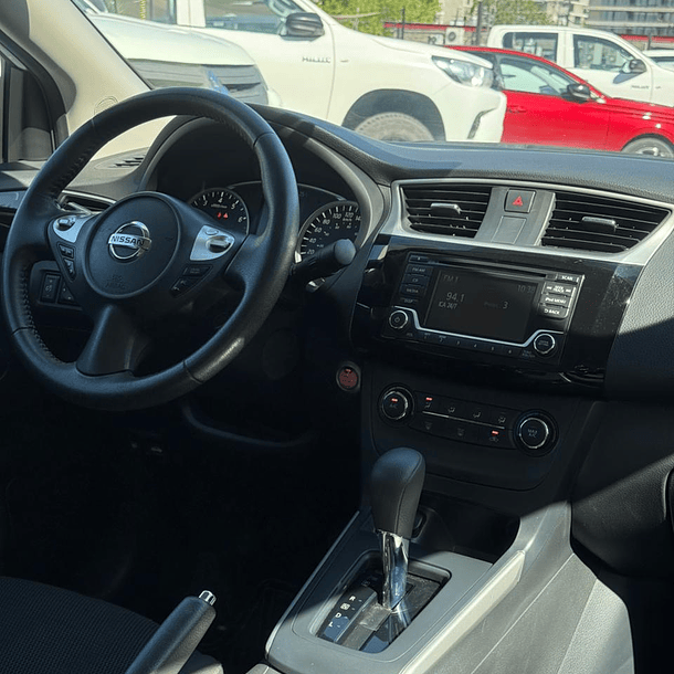 Nissan Sentra 1.8 AT Advance 2020 8