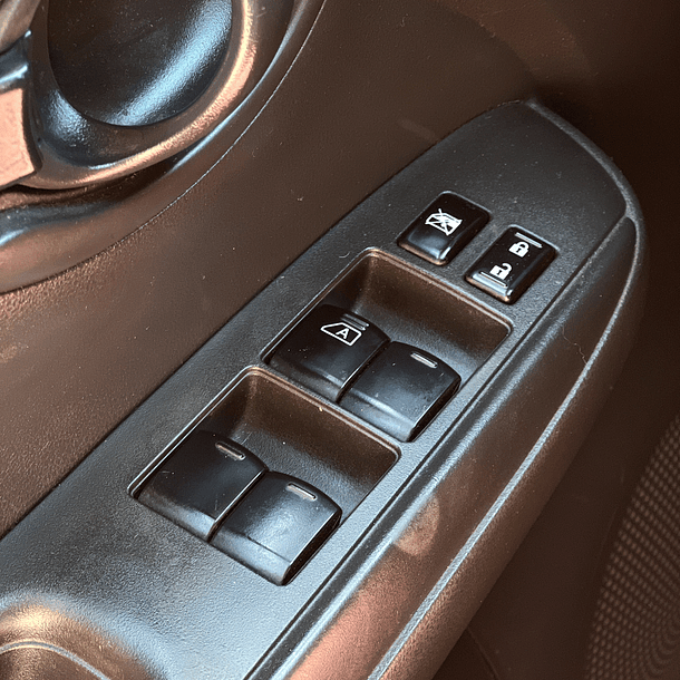 Nissan Versa Sense 1.6 2019 12