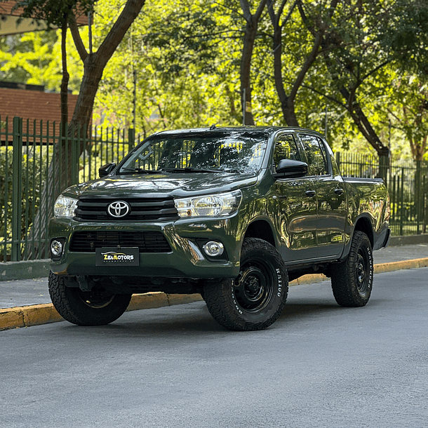TOYOTA HILUX 2.4 MT 4X4 DX 2022 1