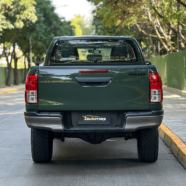 TOYOTA HILUX 2.4 MT 4X4 DX 2022 5