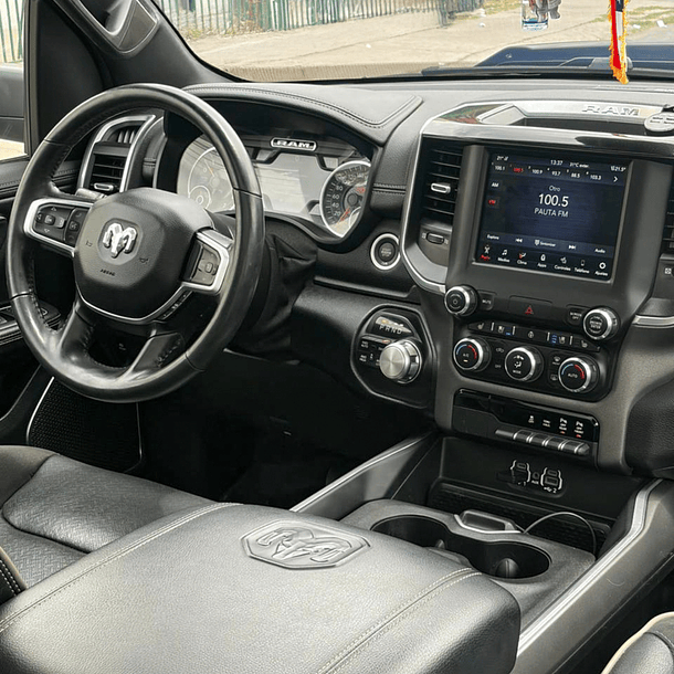 RAM 1500  CREW CAB LARAMIE 4X4 5.7 AUT 2022 7