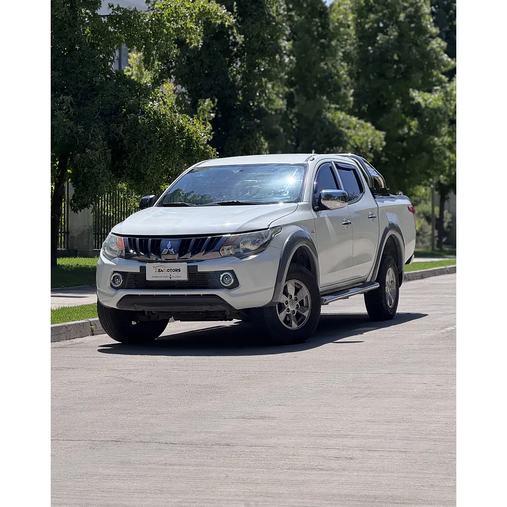 Mitsubishi 1 — foto 2 de 3