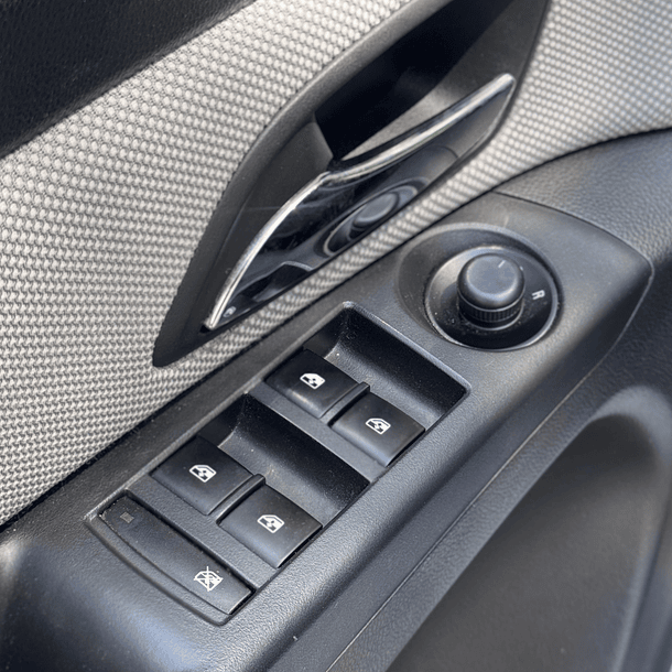 Chevrolet Cruze LS 1.8 AT 4