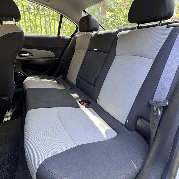 Chevrolet Cruze LS 1.8 AT 9