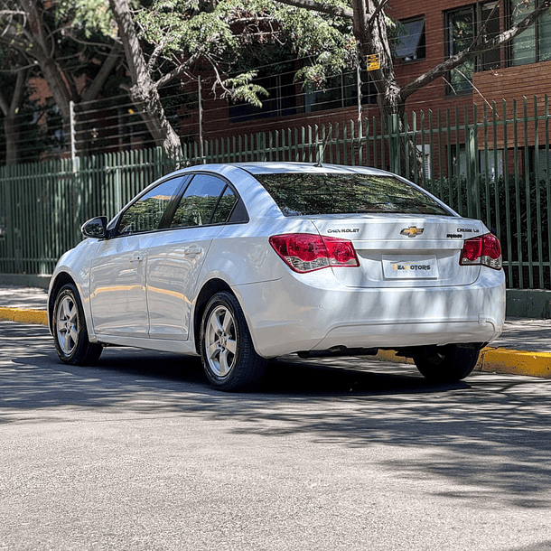 Chevrolet Cruze LS 1.8 AT 14