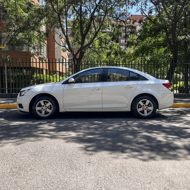 Chevrolet Cruze LS 1.8 AT 15