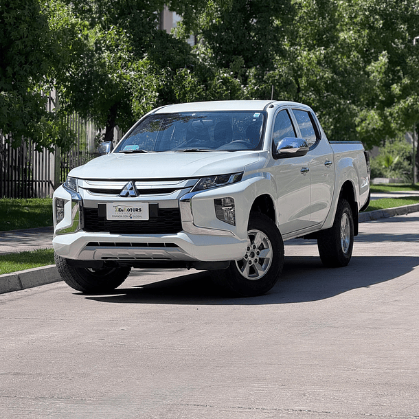 Mitsubishi L200 2.4 TD Work CD CR 2023 1