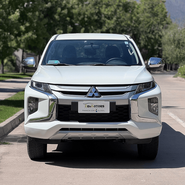 Mitsubishi L200 2.4 TD Work CD CR 2023 2