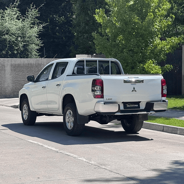 Mitsubishi L200 2.4 TD Work CD CR 2023 4