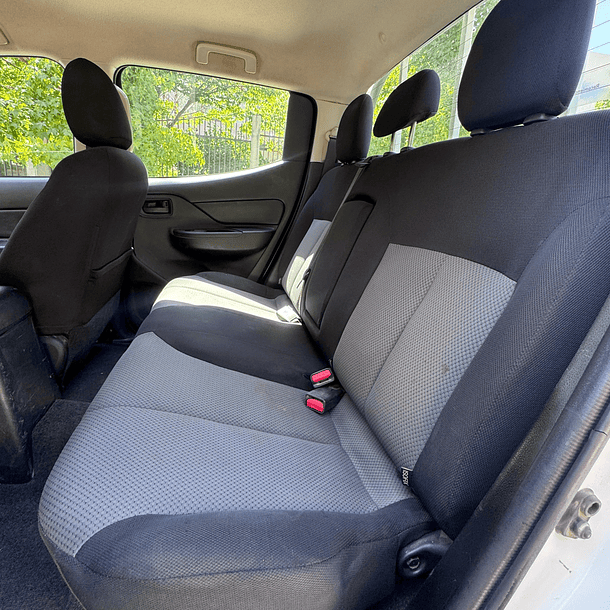 Mitsubishi L200 2.4 TD Work CD CR 2023 11