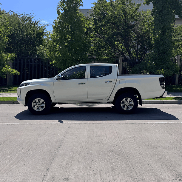 Mitsubishi L200 2.4 TD Work CD CR 2023 5