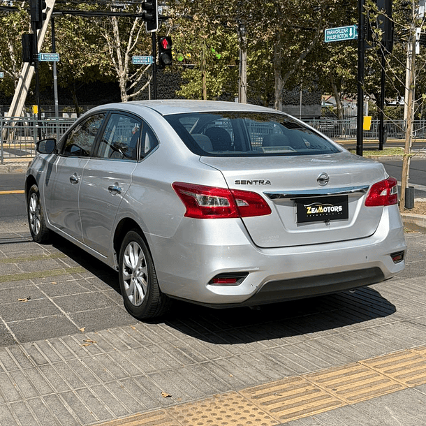 Nissan Sentra 1.8 AT Exclusive 2019 4
