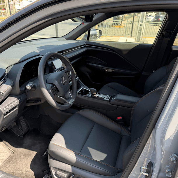 Lexus LBX ACTIVE HEV 1.5 CVT 2025 6