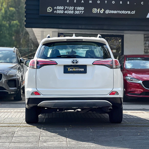 Toyota RAV4 DE LUJO 2.0 Aut 2018 4