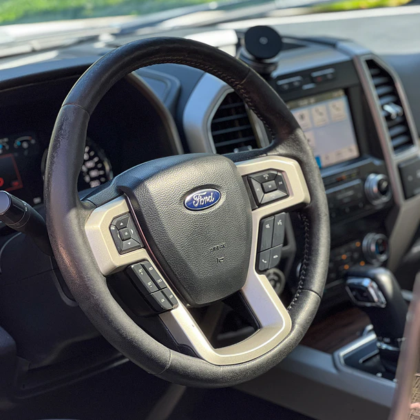 Ford F-150 5.0 Lariat Luxury 4x4 2020 6