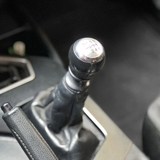 TOYOTA RAV4 LUJO 2.0 MT 2017 11