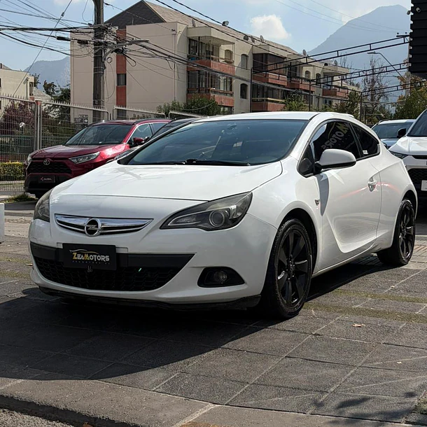 Opel Astra GTC Enjoy 2013 3