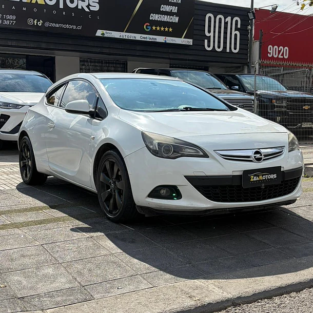 Opel Astra GTC Enjoy 2013 1