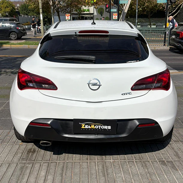 Opel Astra GTC Enjoy 2013 5