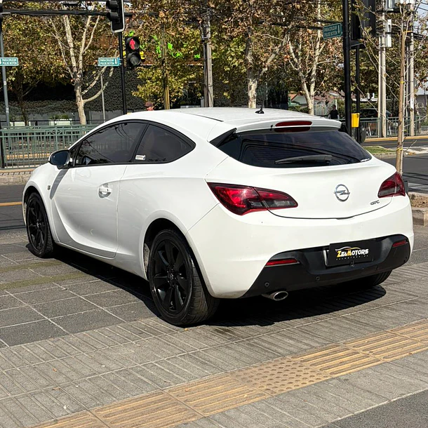 Opel Astra GTC Enjoy 2013 4