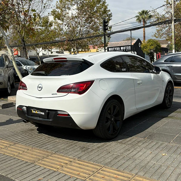 Opel Astra GTC Enjoy 2013 6